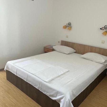 Vila George Hotel Costinesti Buitenkant foto