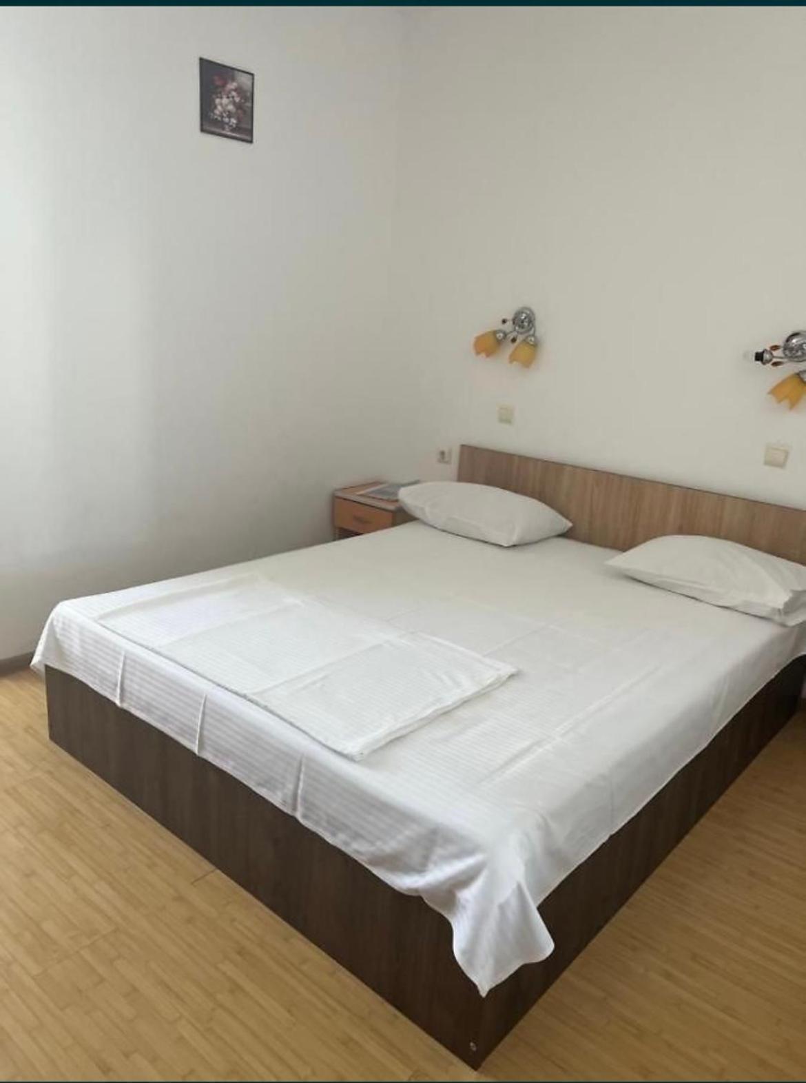 Vila George Hotel Costinesti Buitenkant foto